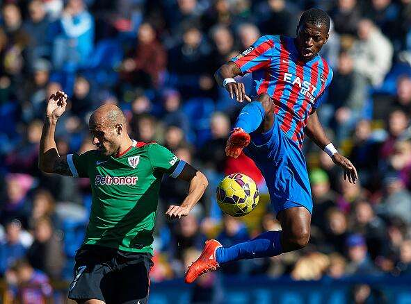 开云kaiyun-西甲比赛精彩纷呈，表现抢眼的球员成为焦点的简单介绍